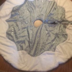 Elegant I’ve blue Christmas tree Skirt